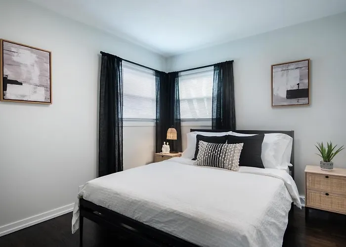 Luxurious House, 25 Min Downtown, 10min Midway Сasa de vacaciones