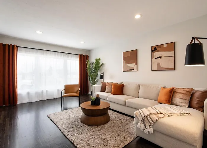 Luxurious House, 25 Min Downtown, 10min Midway *