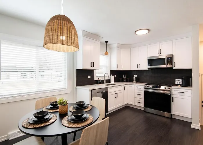 Luxurious House, 25 Min Downtown, 10min Midway Сasa de vacaciones Burbank