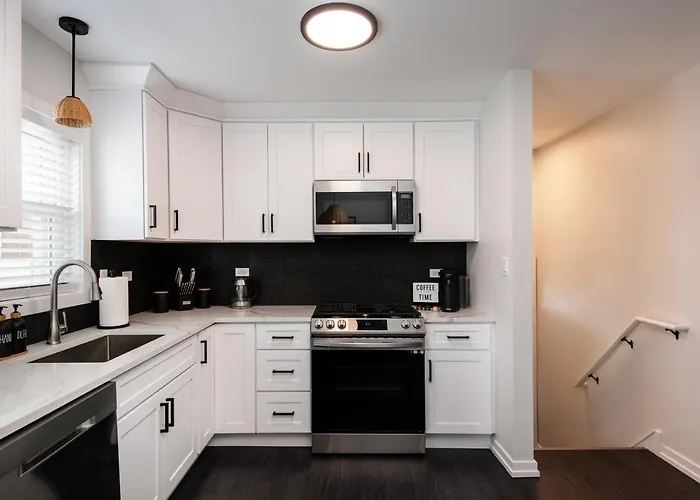 Luxurious House, 25 Min Downtown, 10min Midway Сasa de vacaciones Burbank