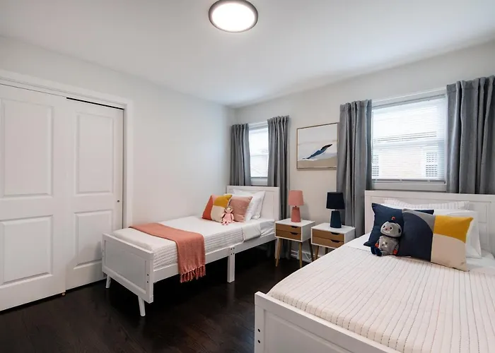 Luxurious House, 25 Min Downtown, 10min Midway Сasa de vacaciones Burbank