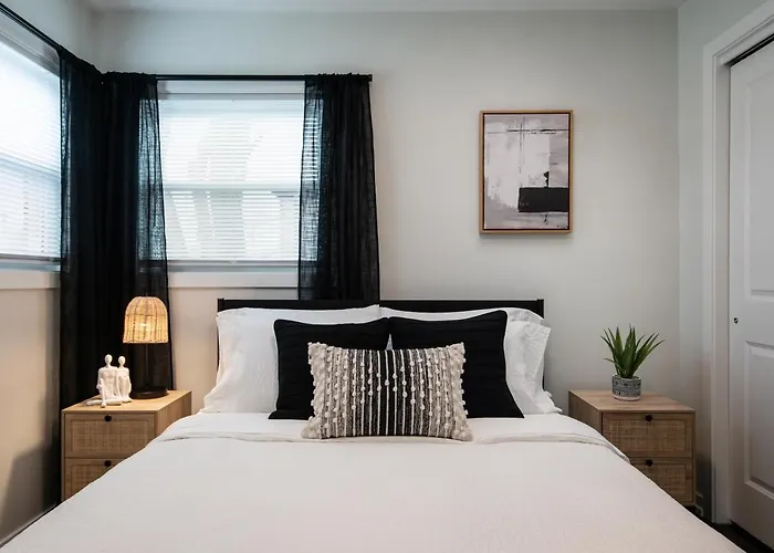 Luxurious House, 25 Min Downtown, 10min Midway Сasa de vacaciones Burbank